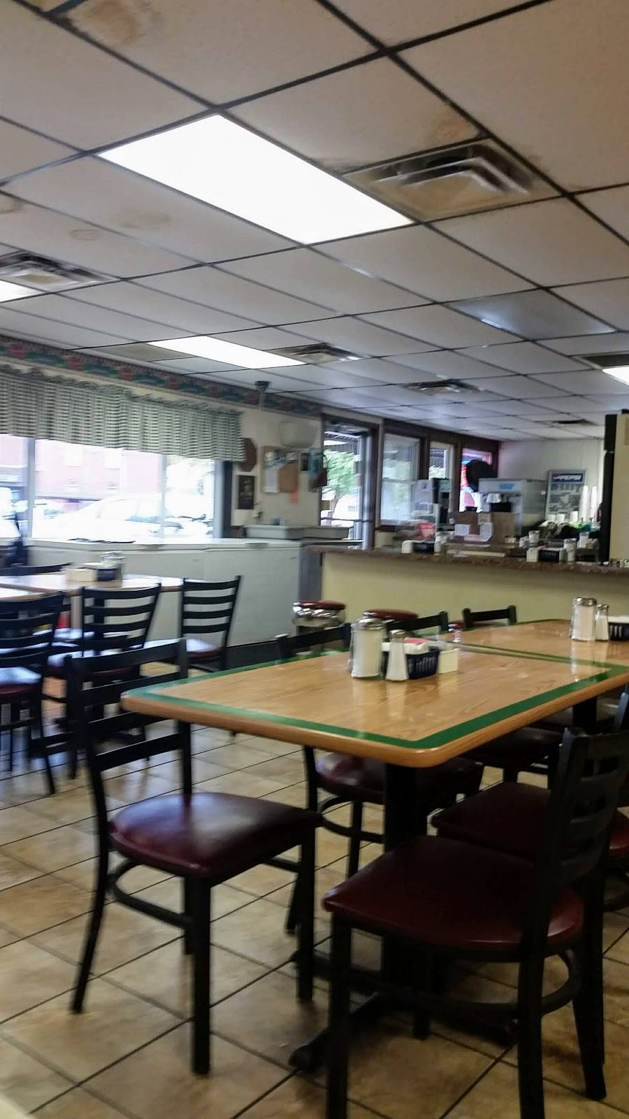 Hungry Bear | restaurant | 1700 Sunnyside Ave, Burlington, IA 52601, USA | 3197530673 OR +1 319-753-0673