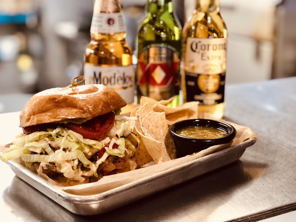 The Iron Pig Smokehouse | restaurant | 143 W Main St, Gaylord, MI 49735, USA | 9894482065 OR +1 989-448-2065