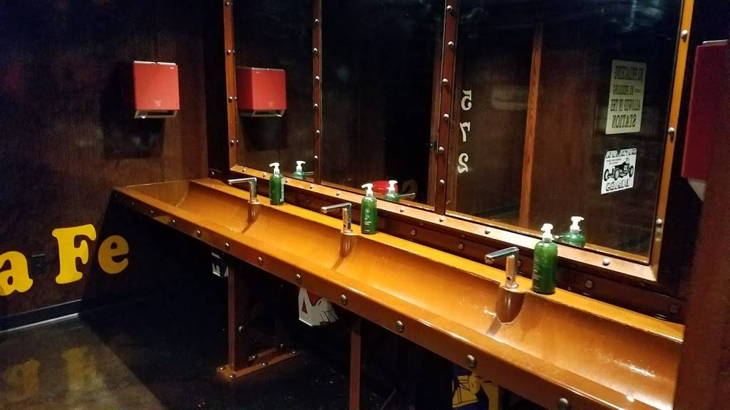 Shindigs Bar & Grill | restaurant | 500 Main St, Winfield, KS 67156, USA | 6202214782 OR +1 620-221-4782