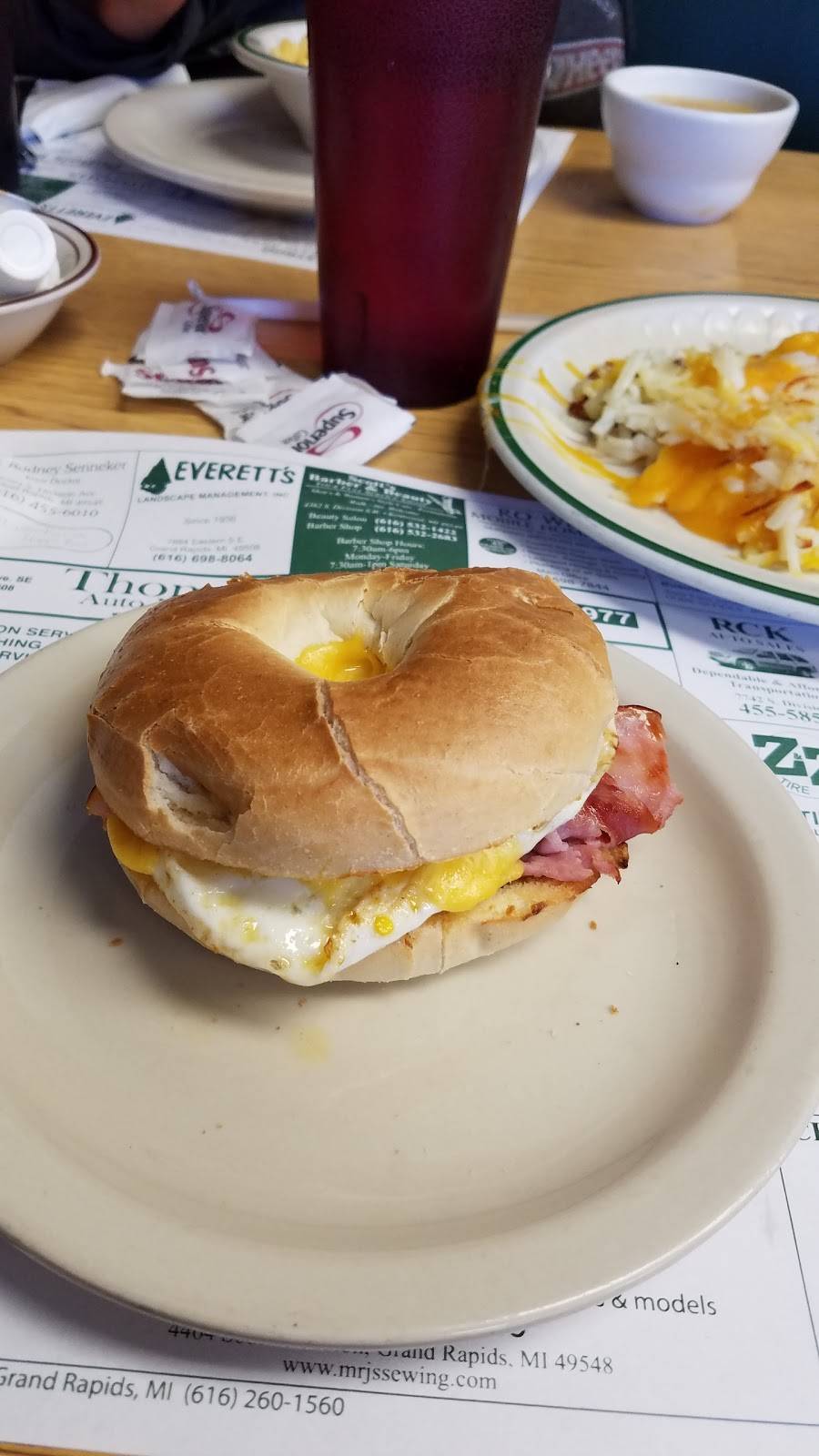 Sandis Family Restaurant | restaurant | 6597 Division Ave S, Grand Rapids, MI 49548, USA | 6162813160 OR +1 616-281-3160