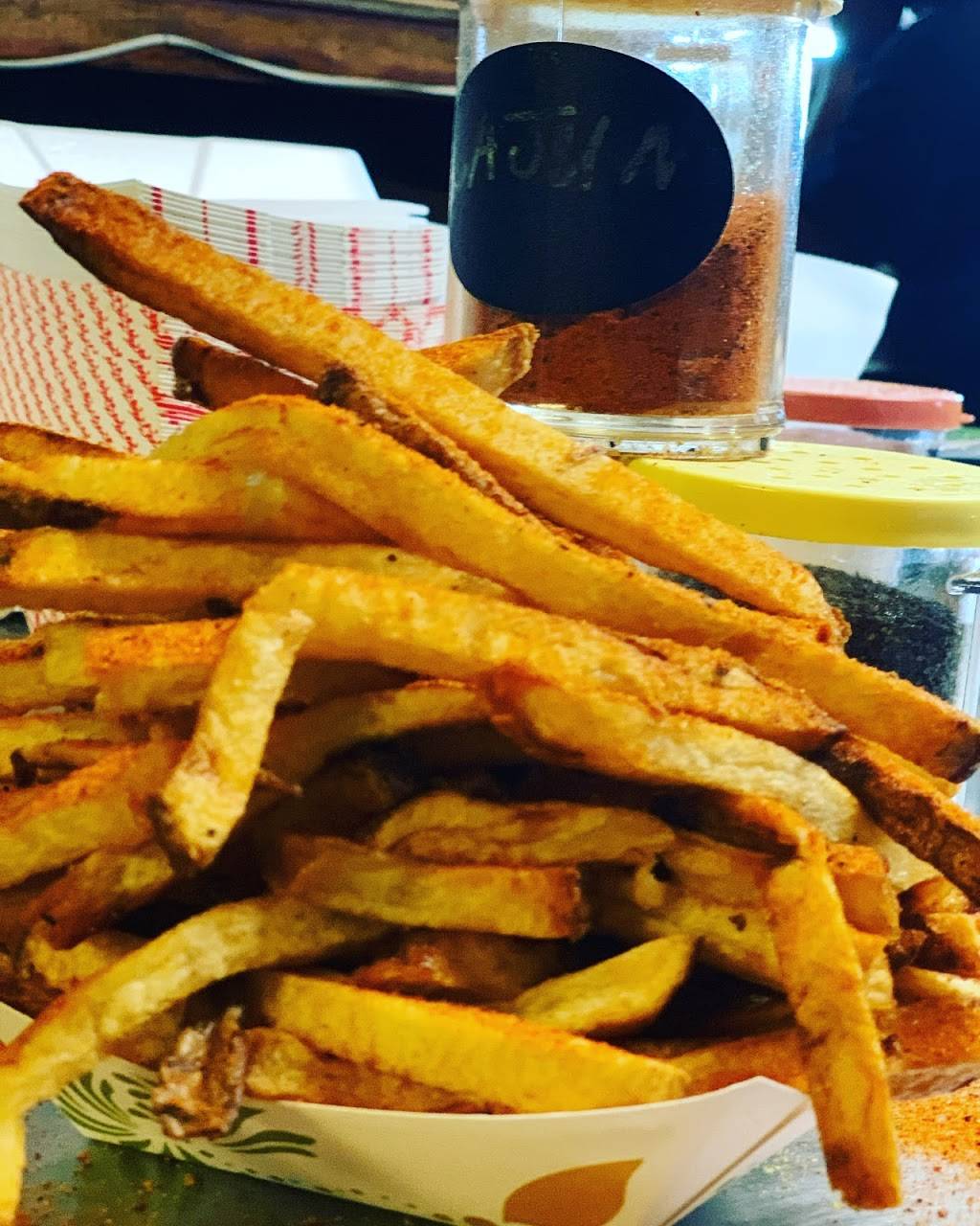 Stamps Super Burgers | restaurant | 1801 Dalton St, Jackson, MS 39204, USA | 6013524555 OR +1 601-352-4555