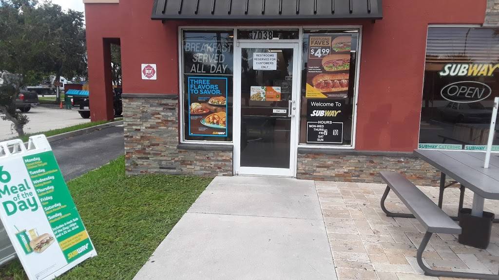 Subway | restaurant | 7038 Okeechobee Rd, Fort Pierce, FL 34945, USA | 7725959559 OR +1 772-595-9559