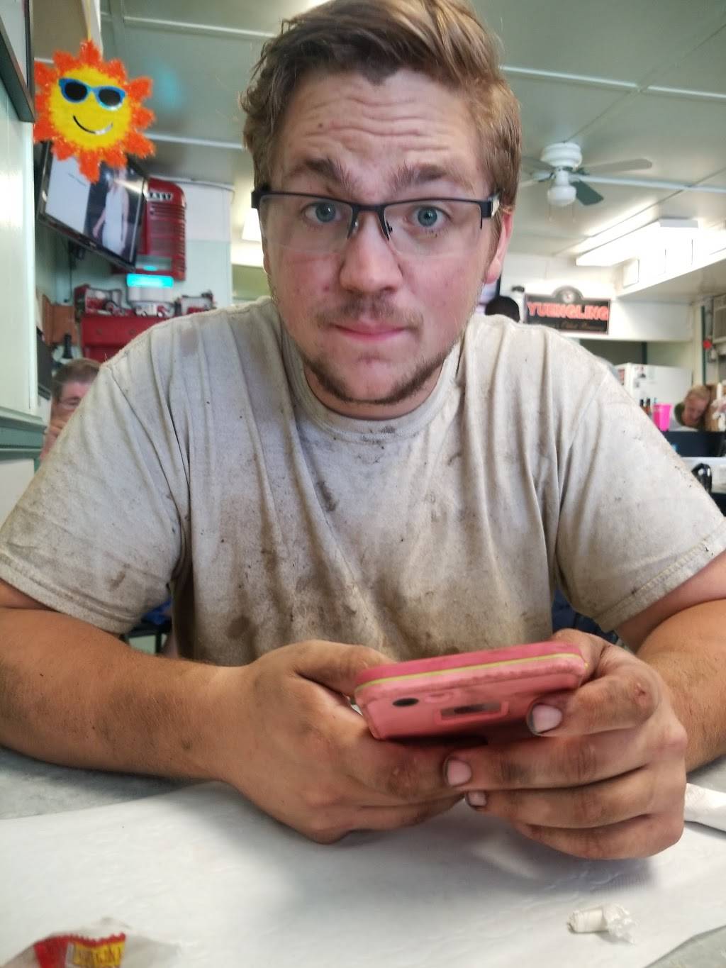 Mom & Pops Family Restaurant | restaurant | 103 S Main St, Hurlock, MD 21643, USA | 4109430222 OR +1 410-943-0222