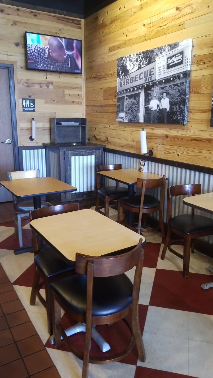 Dickeys Barbecue Pit | restaurant | 2207 Claribel Rd, Riverbank, CA 95367, USA | 2098692200 OR +1 209-869-2200