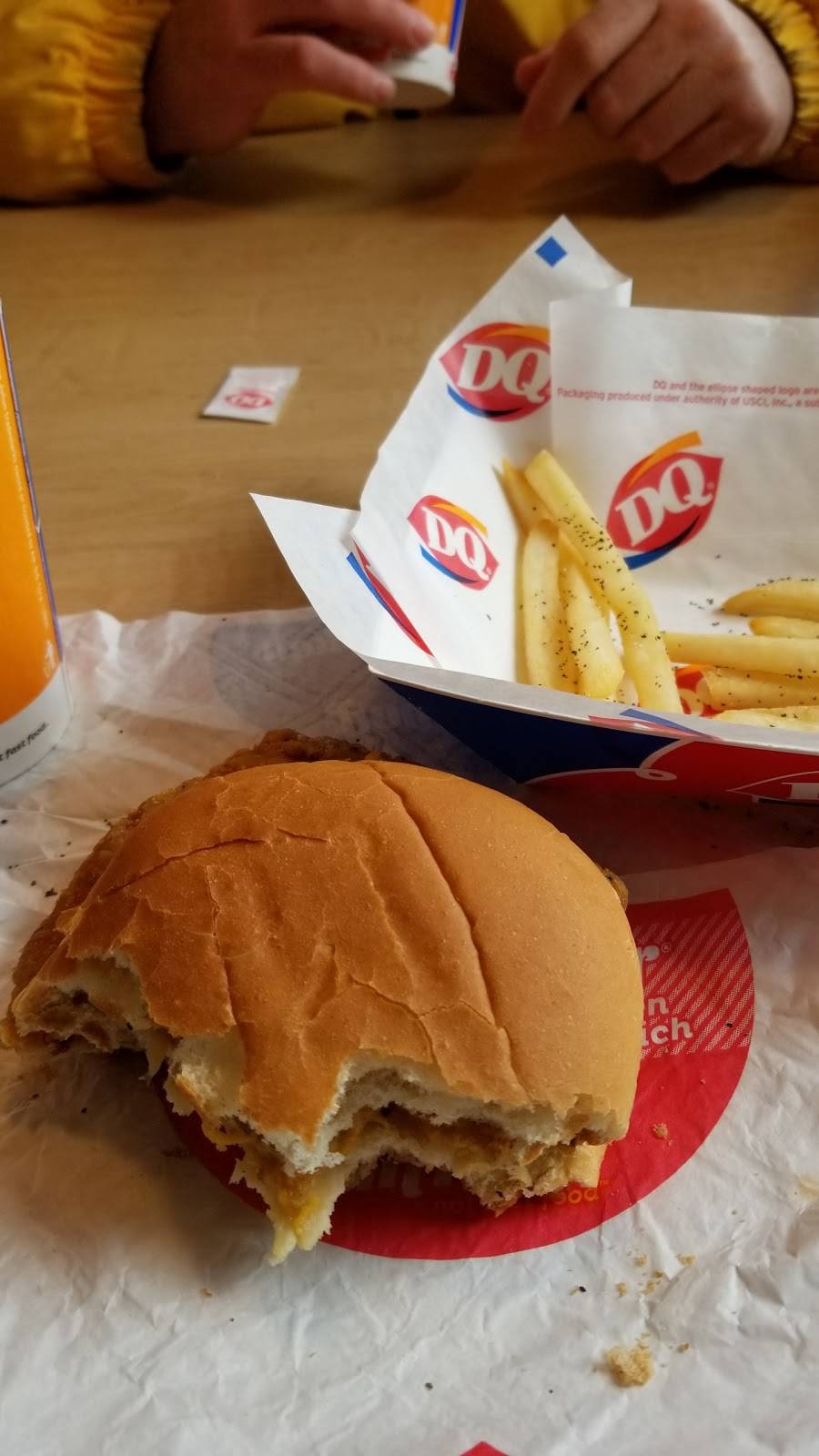 Dairy Queen Grill & Chill | restaurant | 400 S Buchanan St, Edwardsville, IL 62025, USA | 6186928191 OR +1 618-692-8191