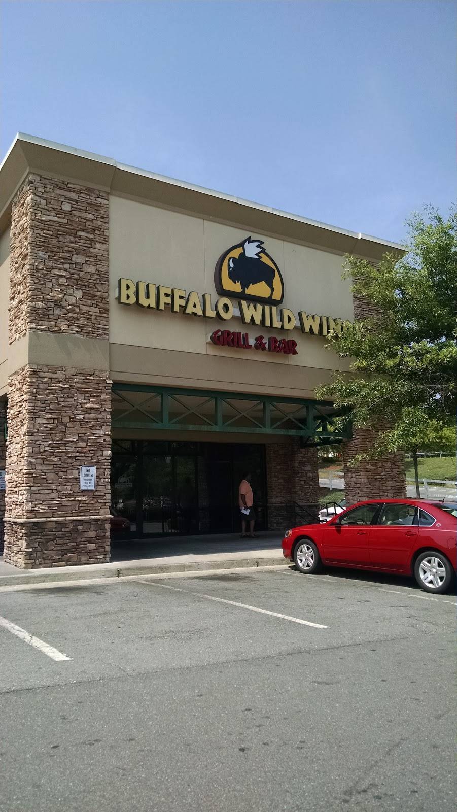 Buffalo Wild Wings | restaurant | 1045 Hanes Mall Blvd, Winston-Salem, NC 27103, USA | 3367609233 OR +1 336-760-9233
