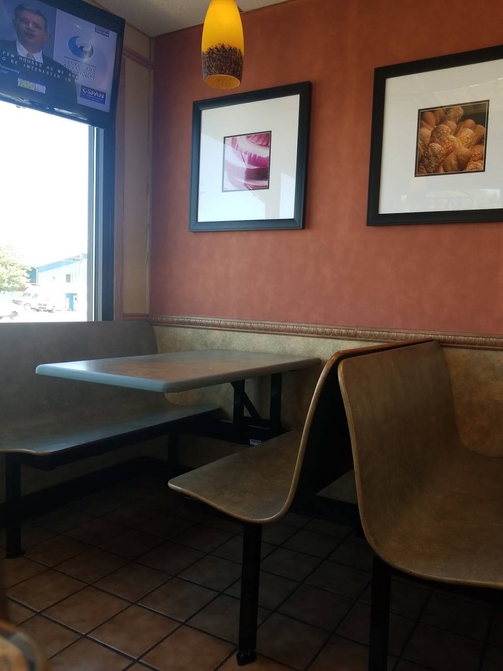 Subway | restaurant | 1085 N 7th St, Rochelle, IL 61068, USA | 8155627827 OR +1 815-562-7827
