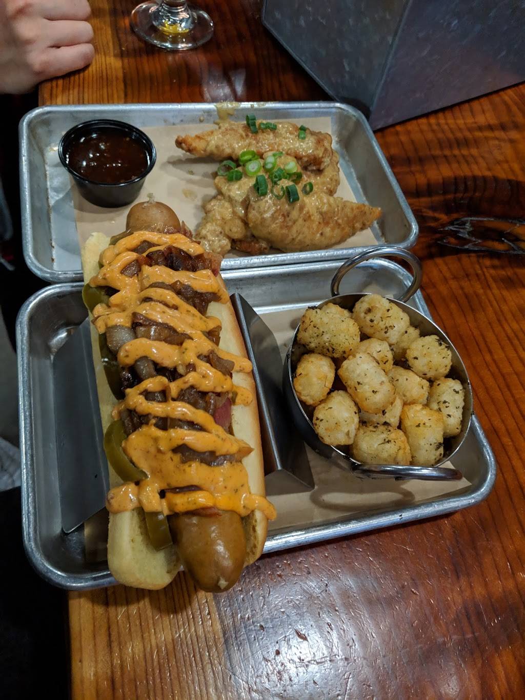 Pour Taproom | restaurant | 110 Cooper St #100B, Santa Cruz, CA 95060, USA | 8315357007 OR +1 831-535-7007