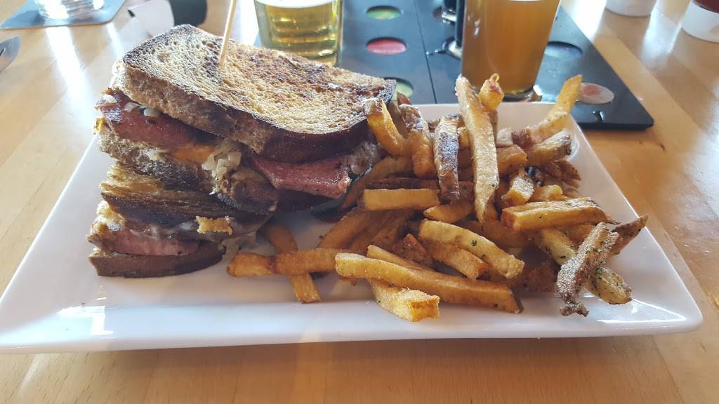 Canal Park Brewing Company | restaurant | 300 Canal Park Dr, Duluth, MN 55802, USA | 2184644790 OR +1 218-464-4790