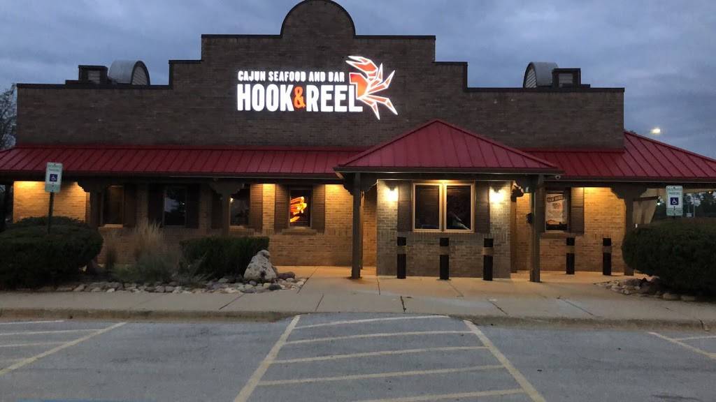 Hook & Reel Cajun Seafood & Bar | restaurant | 4949 Cal Sag Rd, Crestwood, IL 60445, USA | 7083888232 OR +1 708-388-8232