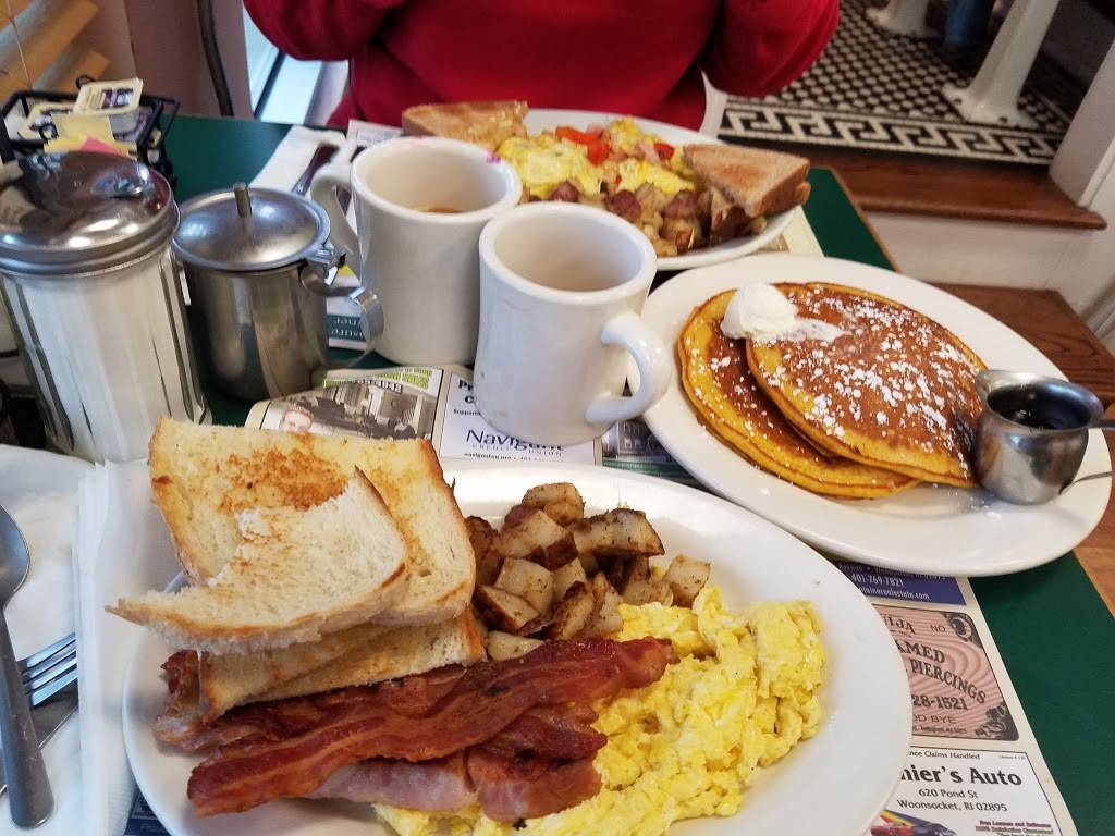 Champs Diner | restaurant | 719 Front St Unit 111, Woonsocket, RI 02895, USA | 4017666080 OR +1 401-766-6080