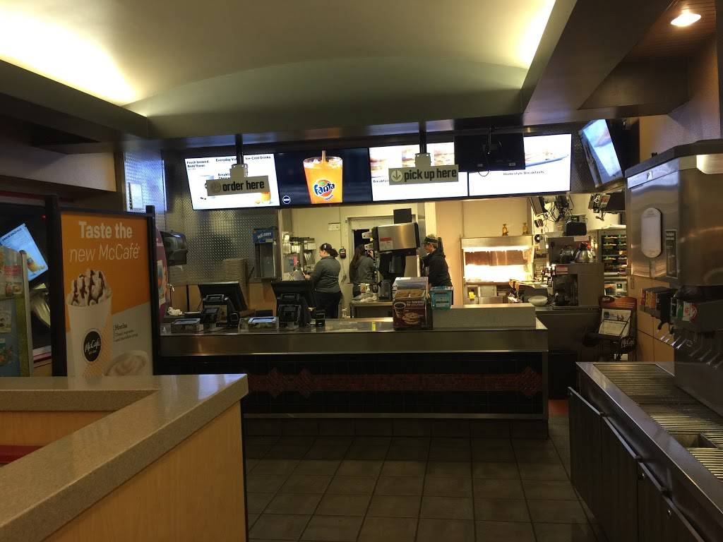 McDonalds | meal takeaway | 300 Moasis Dr, Little Chute, WI 54140, USA | 9206879180 OR +1 920-687-9180