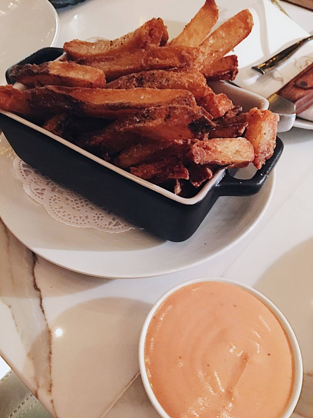 Stock Hill | restaurant | 4800 Main St ste g-001, Kansas City, MO 64112, USA | 8168958400 OR +1 816-895-8400