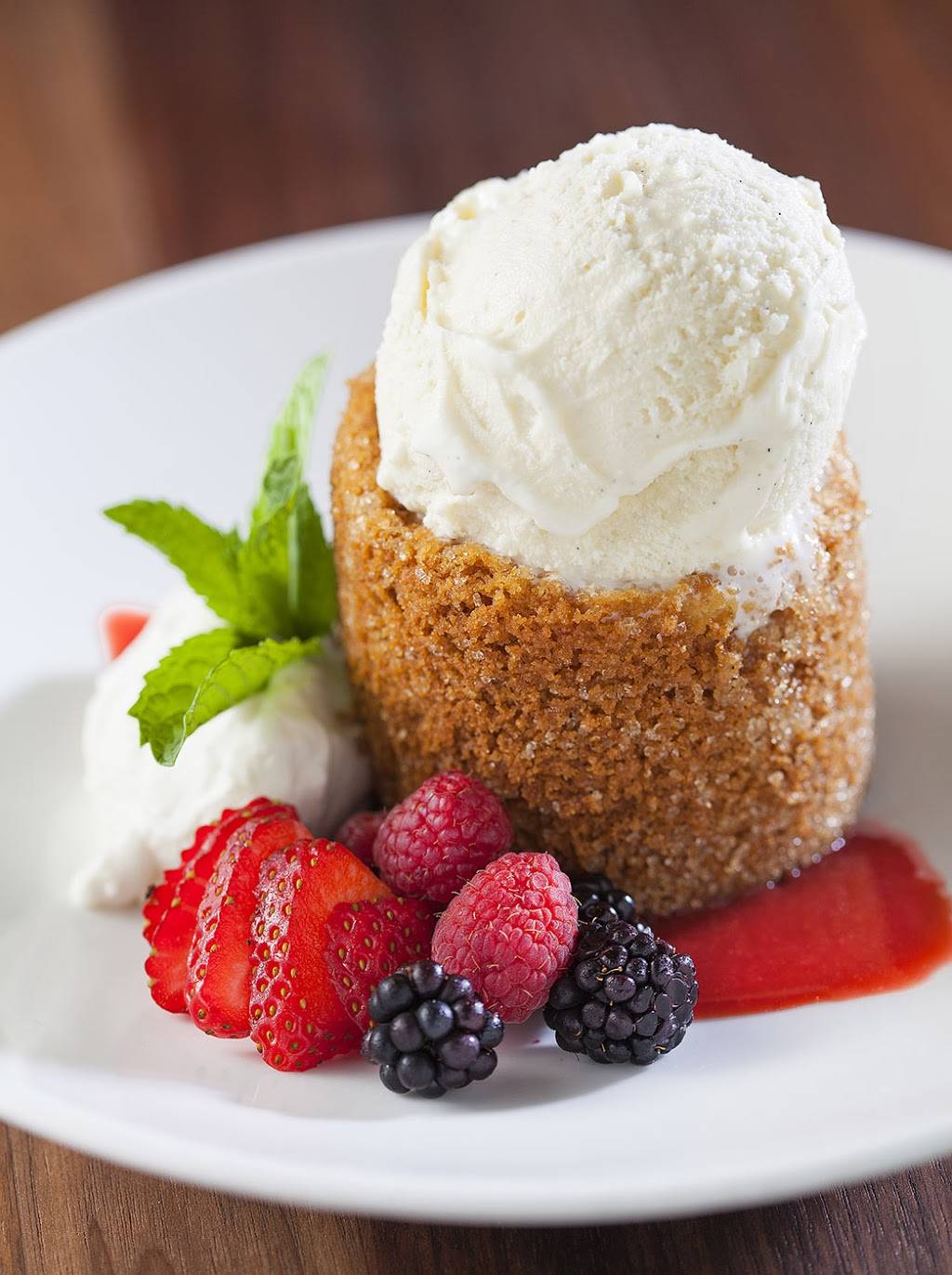 Kings Fish House | restaurant | 825 Camino De La Reina, San Diego, CA 92108, USA | 6195741230 OR +1 619-574-1230