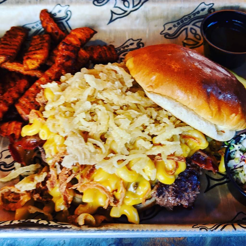 D.C. Cobbs McHenry | restaurant | 1204 N Green St, McHenry, IL 60050, USA | 8153222010 OR +1 815-322-2010