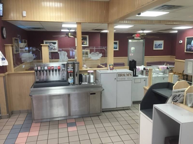 Braums Ice Cream & Burger Restaurant | restaurant | 3126 S 129th E Ave, Tulsa, OK 74134, USA | 9186657289 OR +1 918-665-7289