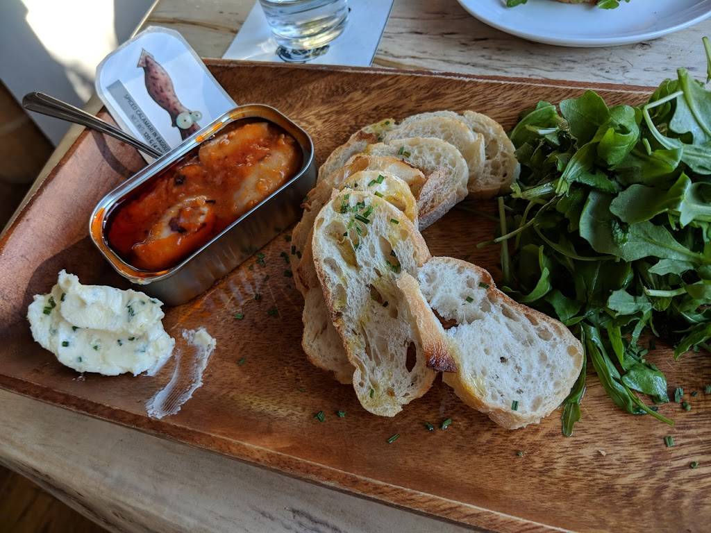 Sailor Oyster Bar | restaurant | 2824, 196 West St, Annapolis, MD 21401, USA | 4105715449 OR +1 410-571-5449