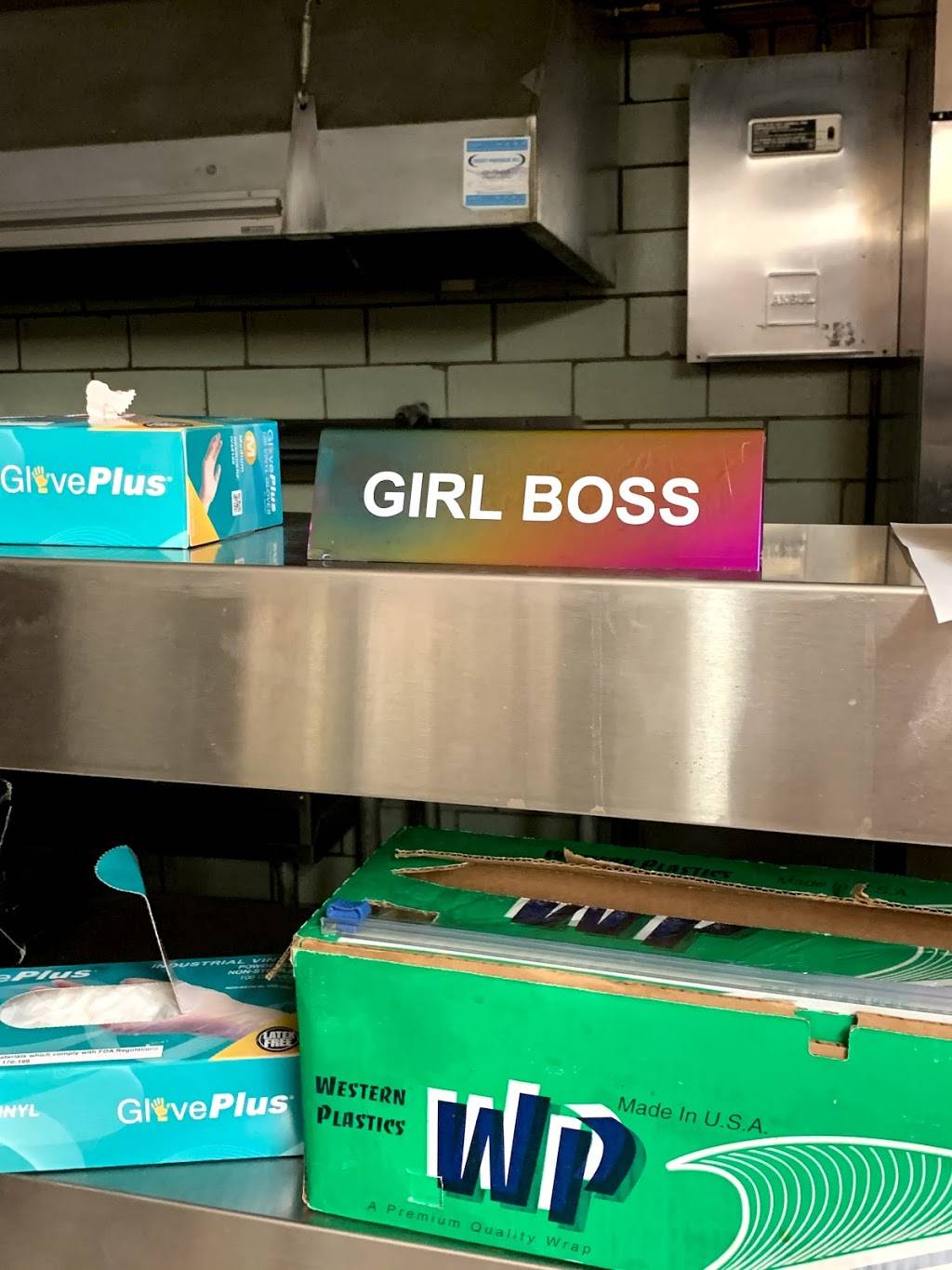 Burgess Grills Family Restaurant | restaurant | 1802 Navarre Rd SW, Canton, OH 44706, USA | 2342140144 OR +1 234-214-0144