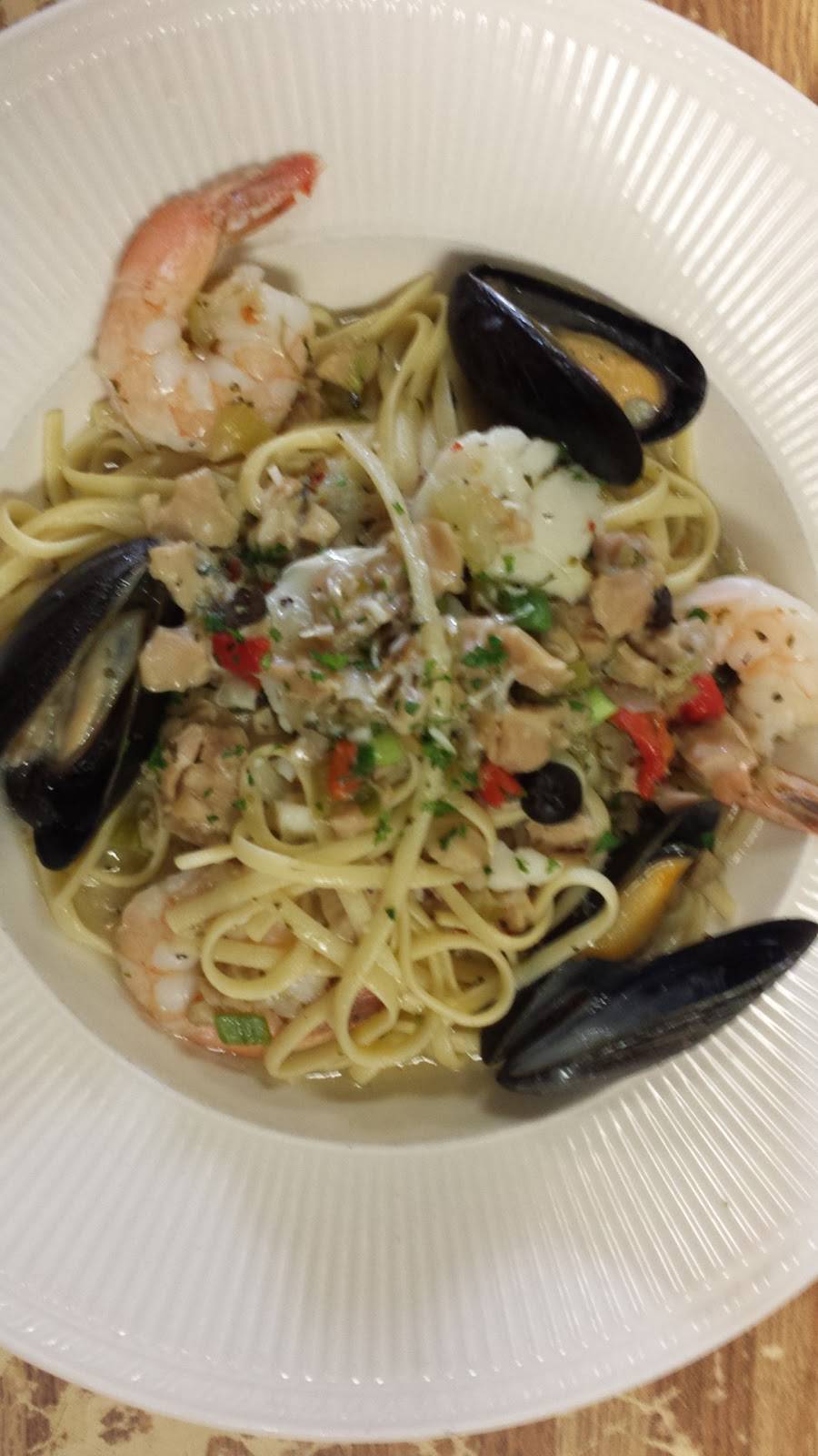 Enzos Restaurant & Banquet | restaurant | 2918 Elm Rd NE, Warren, OH 44483, USA | 3303723314 OR +1 330-372-3314