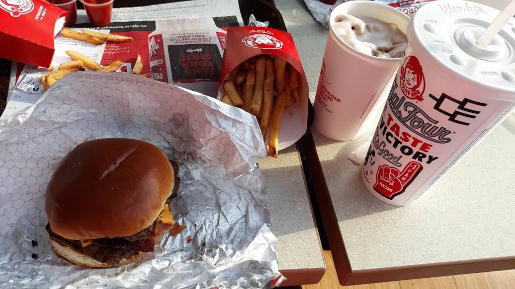 Wendys | restaurant | 2817 S Bay St, Eustis, FL 32726, USA | 3523575535 OR +1 352-357-5535