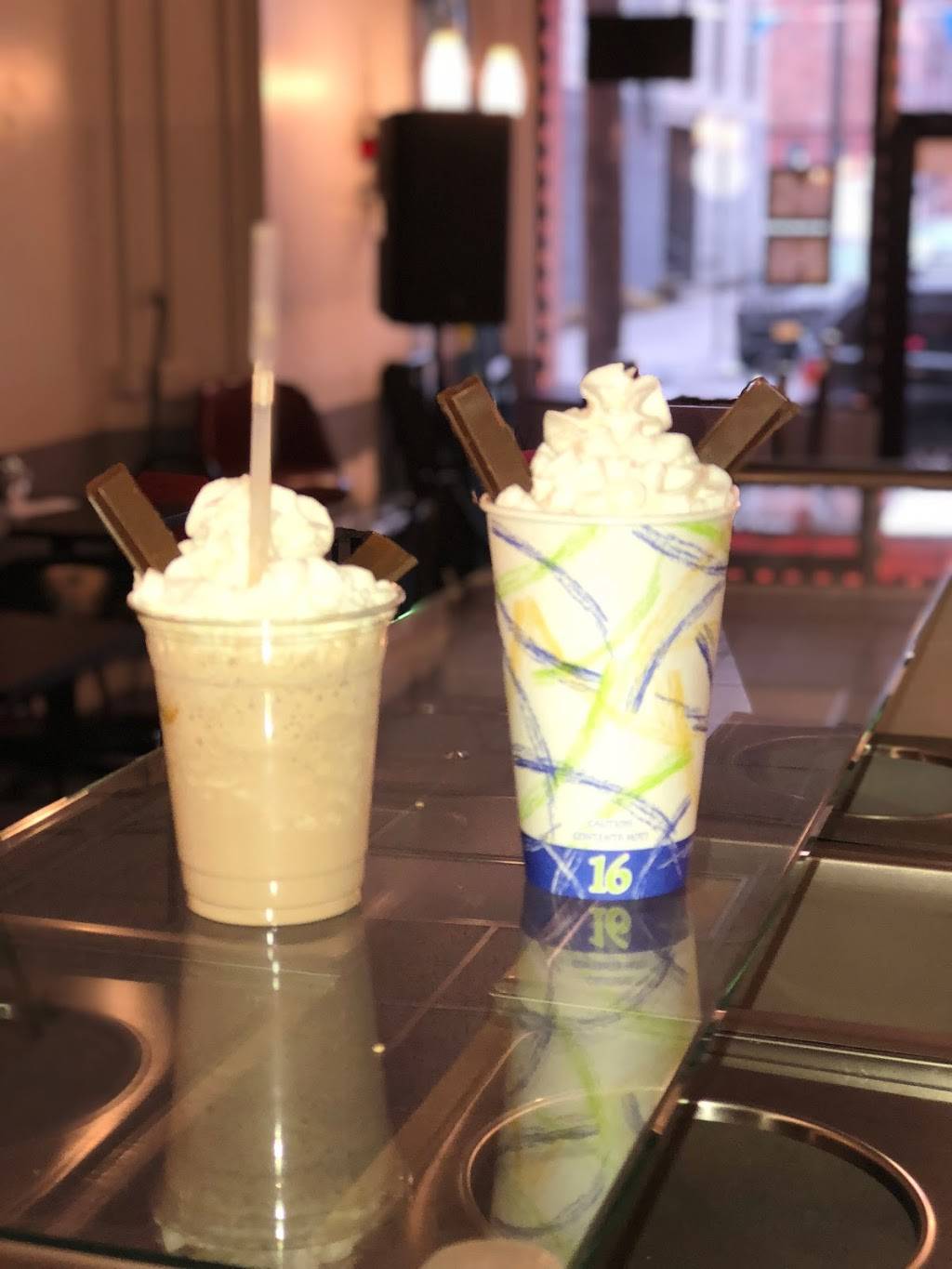 Hollywood Plates | restaurant | 14-42 Astoria Blvd, Astoria, NY 11102, USA | 7184409393 OR +1 718-440-9393