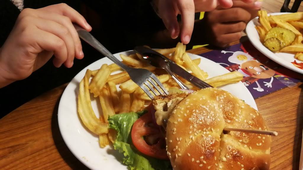 Dennys | restaurant | 692 E St, Chula Vista, CA 91910, USA | 6194272156 OR +1 619-427-2156