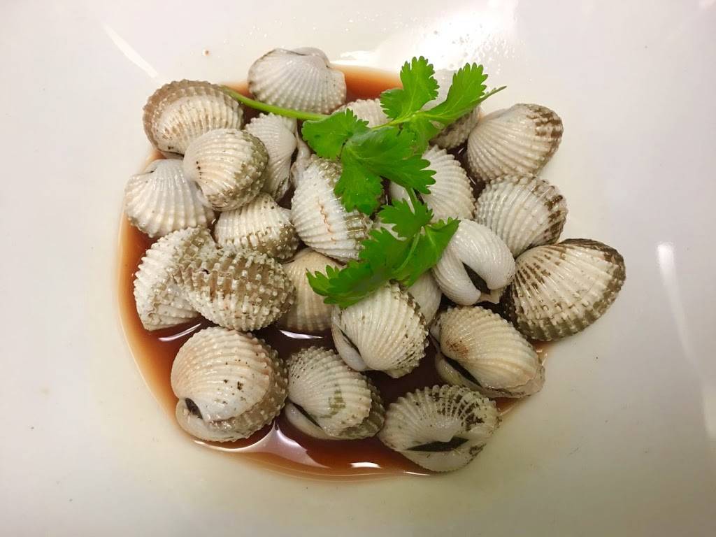 Shine | restaurant | 756 W Webster Ave, Chicago, IL 60614, USA | 7732960101 OR +1 773-296-0101