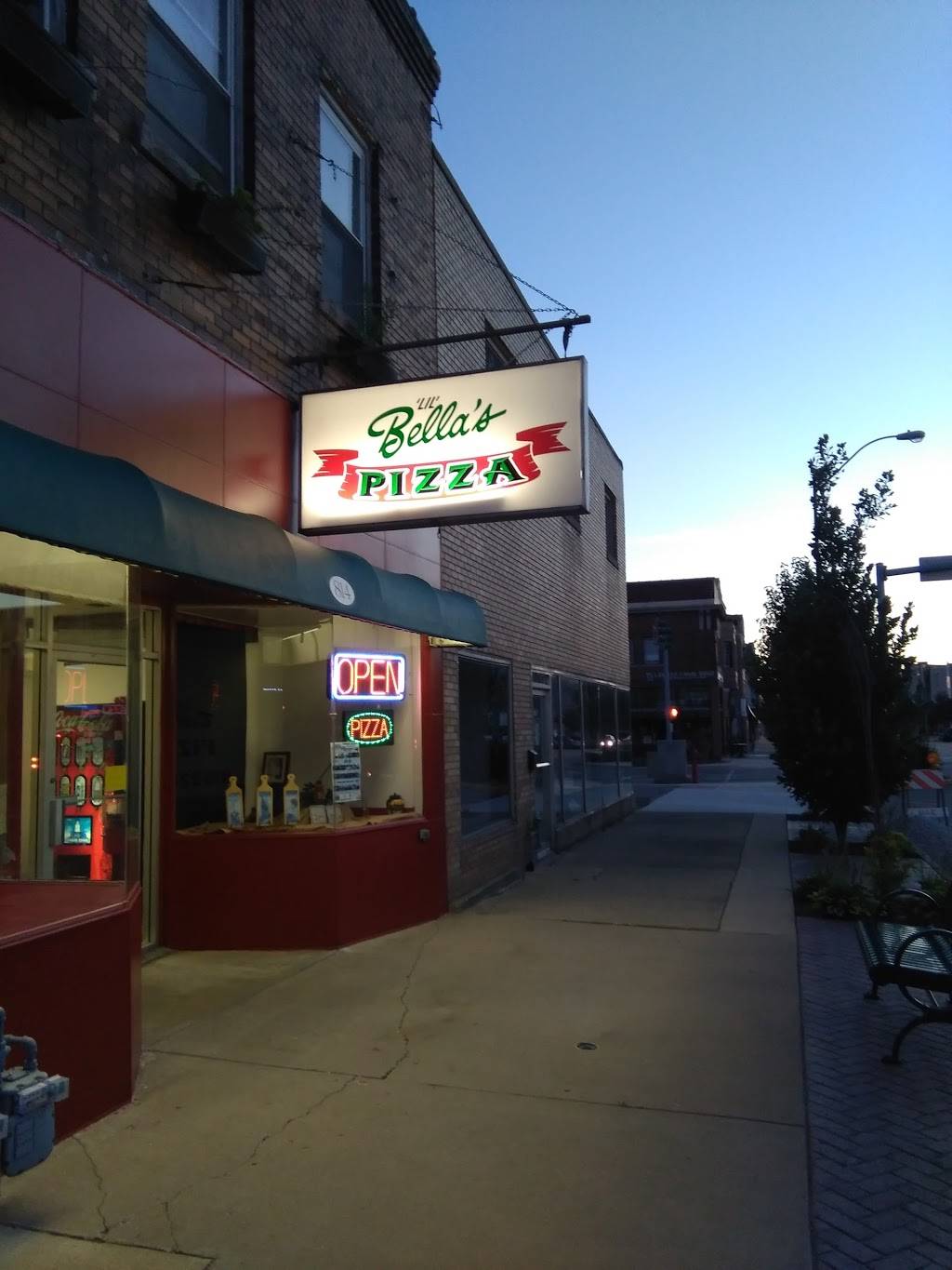 Lil Bellas Pizza | restaurant | 814 1st St, Lasalle, IL 61301, USA | 8152201909 OR +1 815-220-1909