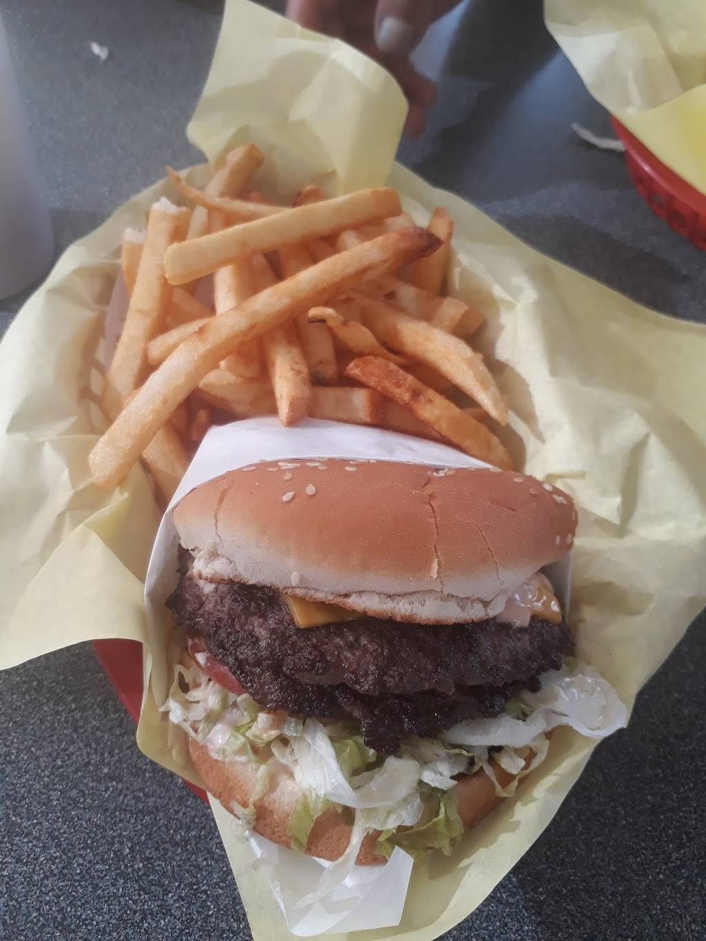Tip Top Hamburgers | restaurant | 8612 Woodman Ave, Arleta, CA 91331, USA | 8188943835 OR +1 818-894-3835
