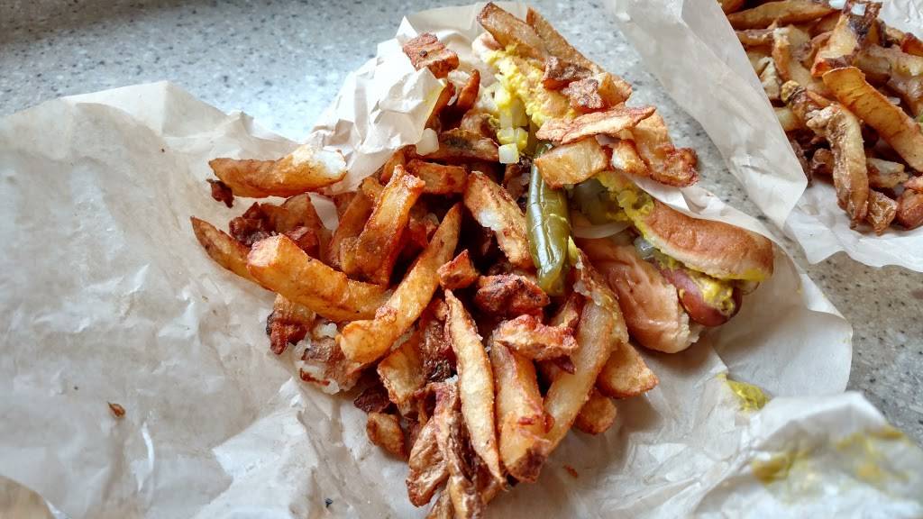 Jimmys Red Hots | restaurant | 4000 W Grand Ave, Chicago, IL 60651, USA | 7733849513 OR +1 773-384-9513