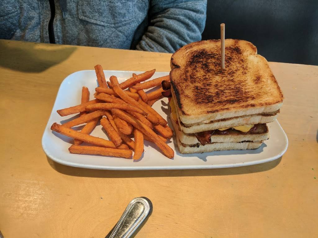 Crave Real Burgers- Colorado Springs | restaurant | 7465 N Academy Blvd, Colorado Springs, CO 80920, USA | 7192647919 OR +1 719-264-7919