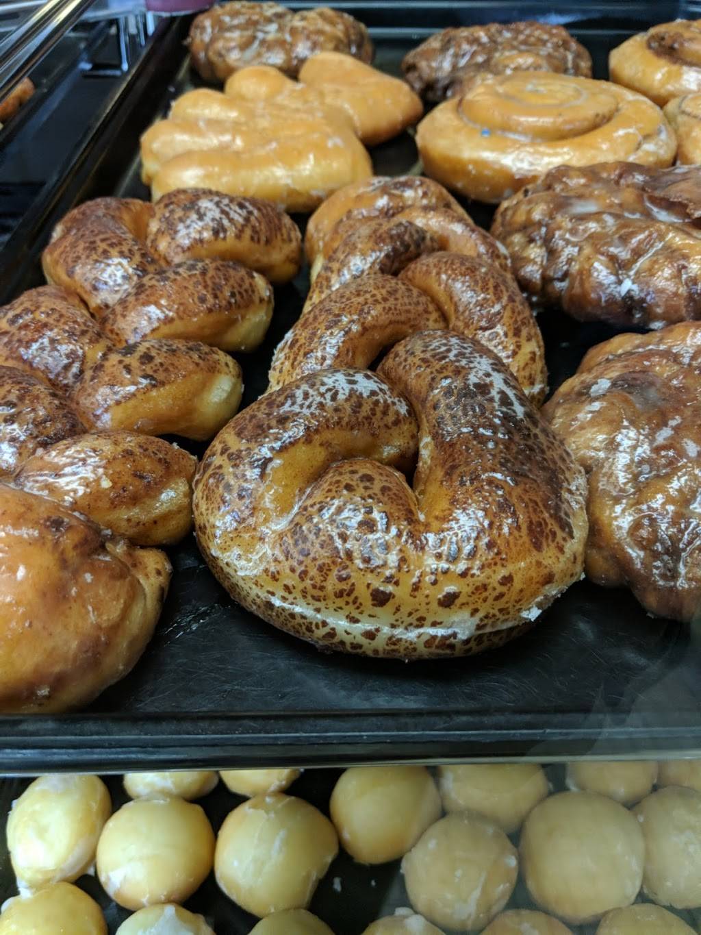 Yum Yum Donuts | cafe | 540 S. Gaffey St, San Pedro, CA 90731, USA | 3108321876 OR +1 310-832-1876