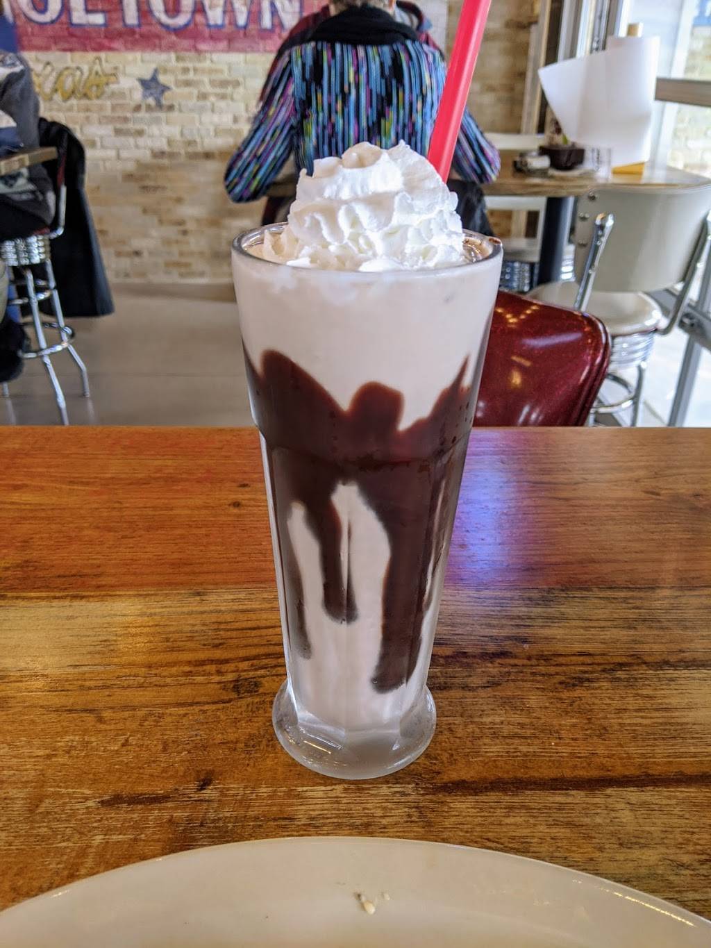 Willies Grill & Icehouse | restaurant | 1301 S IH 35 Frontage Rd, Georgetown, TX 78626, USA | 5127131313 OR +1 512-713-1313