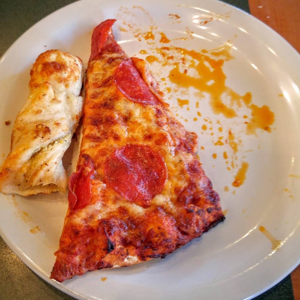 Round Table Pizza | meal delivery | 2105 Town Center Plaza #F-180, West Sacramento, CA 95691, USA | 9163748595 OR +1 916-374-8595