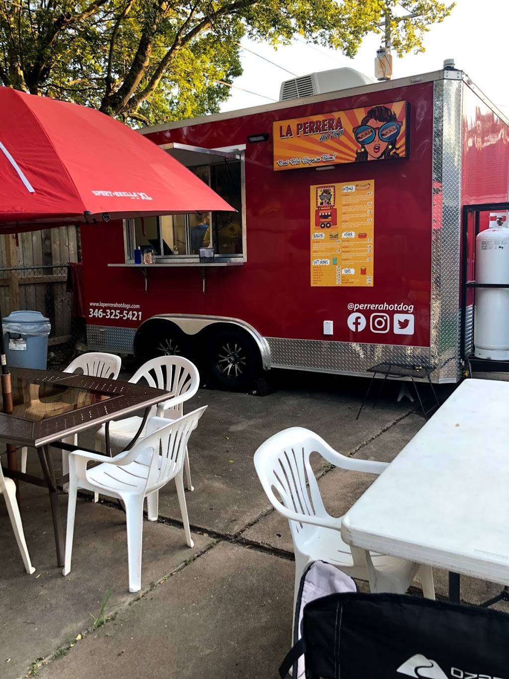 La Perrera Hot Dogs | meal takeaway | 1907 Rampart St, League City, TX 77573, USA | 3463255421 OR +1 346-325-5421