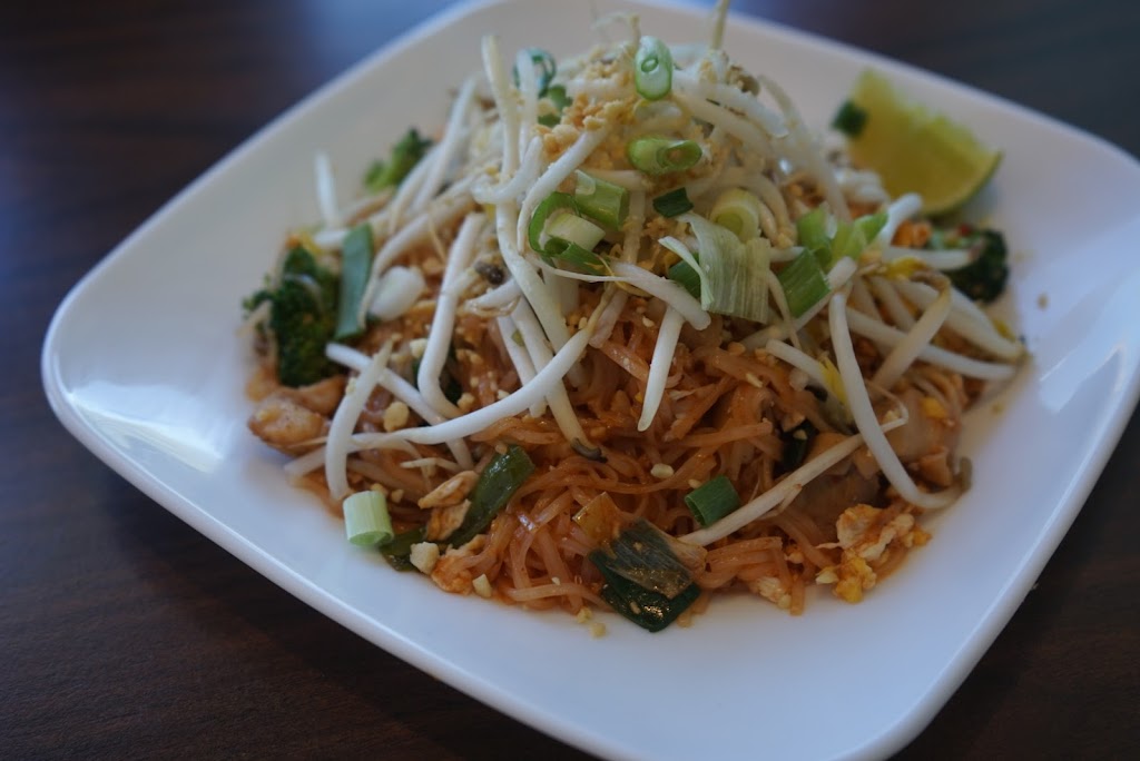 Aung Family Restaurant | restaurant | 2768 Elmwood Ave, Kenmore, NY 14217, USA | 7165756467 OR +1 716-575-6467