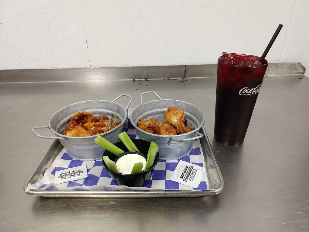 Buckets Sports Bar & Grill | restaurant | 1318 65 N, US-62, Harrison, AR 72601, USA | 8702803175 OR +1 870-280-3175