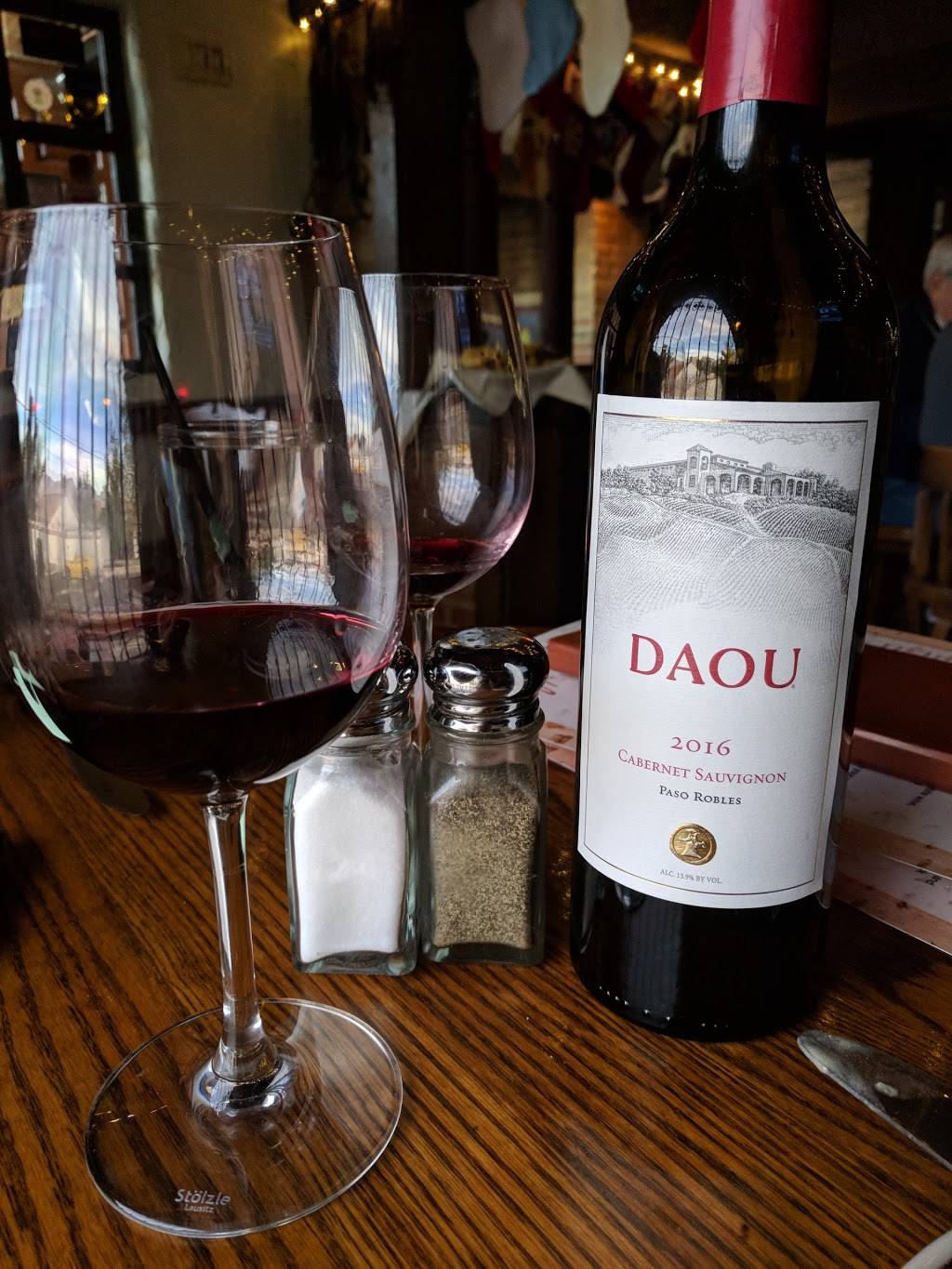 Jonathans Cork | restaurant | 6320 E Tanque Verde Rd, Tucson, AZ 85715, USA | 5202961631 OR +1 520-296-1631