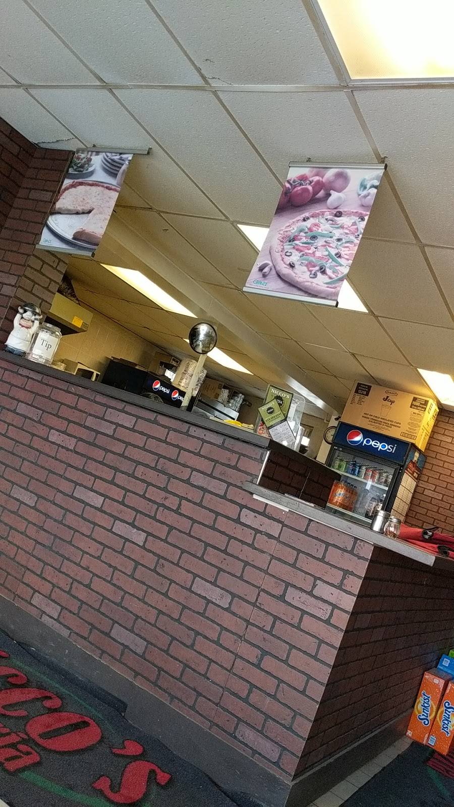 Niccos Pizzaria | restaurant | 1610 5th Ave, Coraopolis, PA 15108, USA | 4122642340 OR +1 412-264-2340