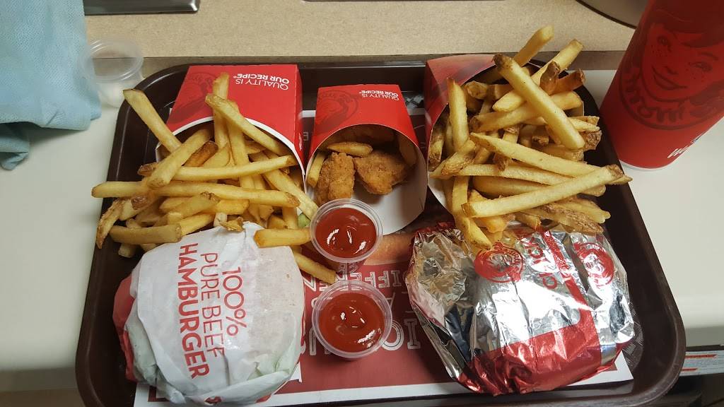 Wendys | restaurant | 120 N Eastwood Dr, Woodstock, IL 60098, USA | 8153370460 OR +1 815-337-0460
