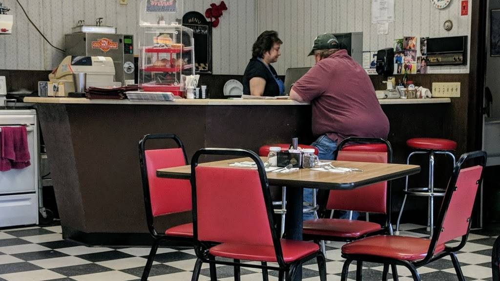 Sylvias Lunch Break | restaurant | 257 Summer St, Lancaster, NH 03584, USA | 6037883328 OR +1 603-788-3328