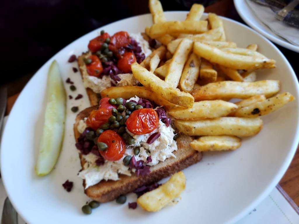 Chips Family Restaurant | restaurant | 525 Tunxis Hill Cut Off, Fairfield, CT 06825, USA | 2033323370 OR +1 203-332-3370