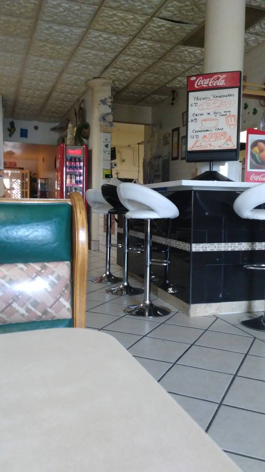 La Langosta Restaurant | restaurant | 119 N Uruapan Way, Dinuba, CA 93618, USA | 5595960762 OR +1 559-596-0762