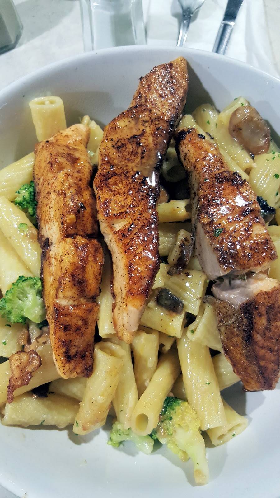 Eddies Gourmet | restaurant | 25920 Greenfield Rd, Oak Park, MI 48237, USA | 2489684060 OR +1 248-968-4060