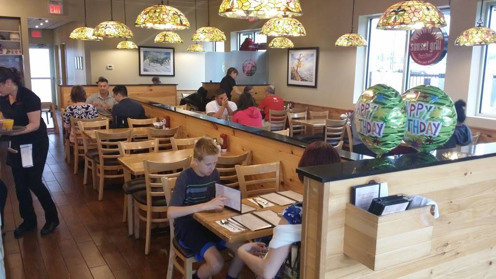 Sunset Grill | restaurant | 266 Hays Blvd, Oakville, ON L6H 7P3, Canada | 2897259700 OR +1 289-725-9700