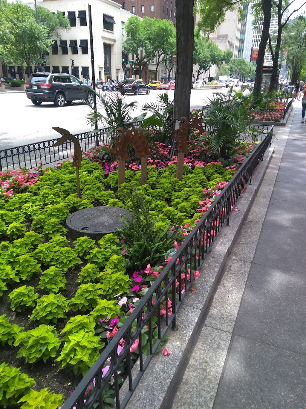 Starbucks | cafe | 600 N State St, Chicago, IL 60654, USA | 3125730033 OR +1 312-573-0033