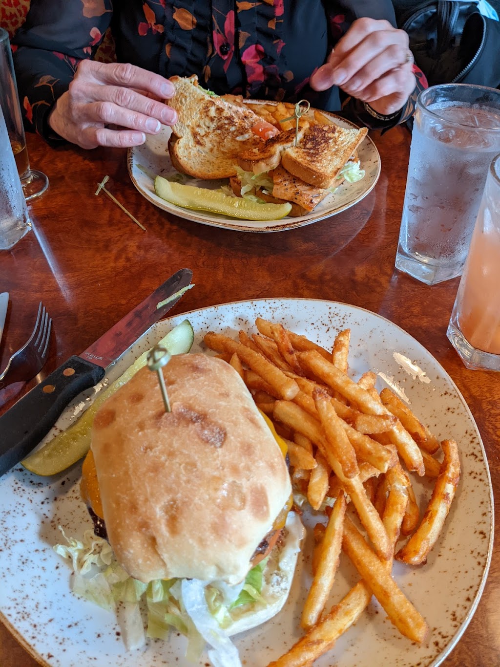 Bridgewater Fish House and Zebra Bar | restaurant | 1297 Bay St, Florence, OR 97439, USA | 5419971133 OR +1 541-997-1133