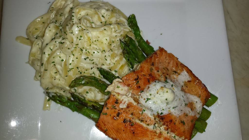 Riverbay Roadhouse | restaurant | 1374 Cape St Claire Rd, Annapolis, MD 21409, USA | 4107572919 OR +1 410-757-2919