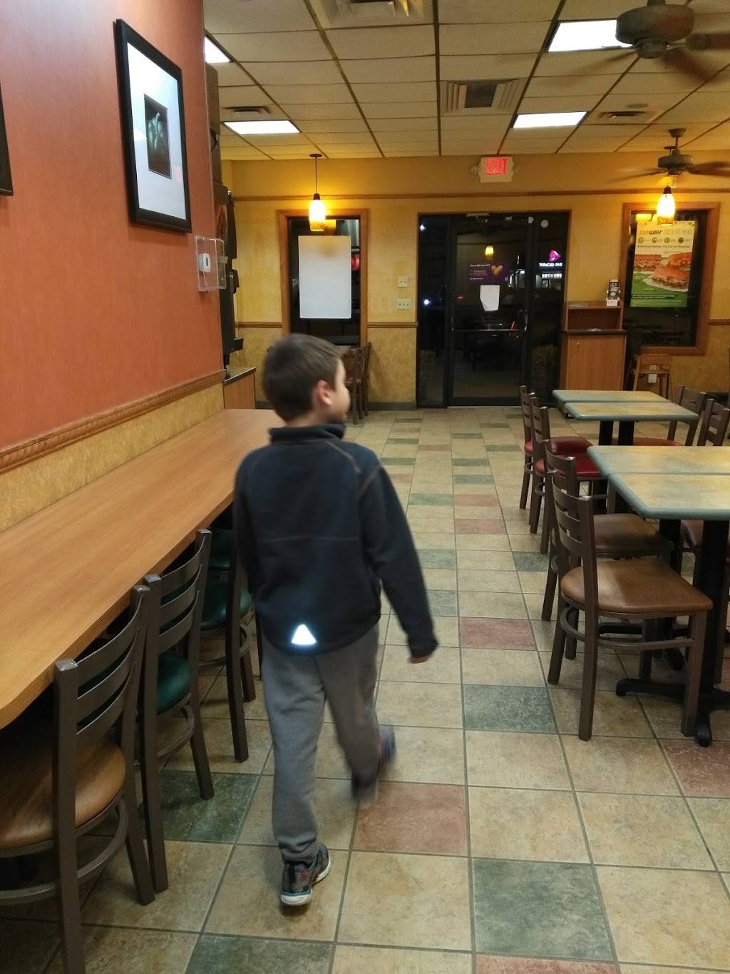 Subway | restaurant | 225 Western Ave, Augusta, ME 04330, USA | 2076221136 OR +1 207-622-1136