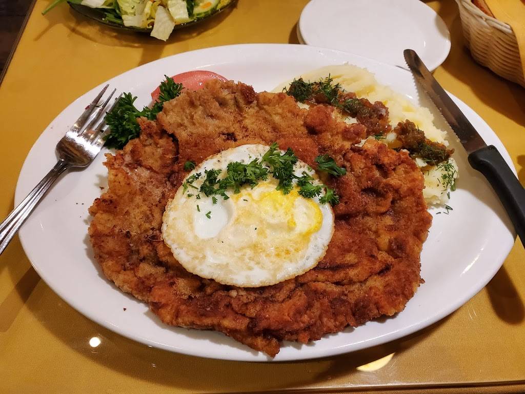 Amber European Restaurant | restaurant | 2372 Bloor St W, Toronto, ON M6S 1P5, Canada | 4167636164 OR +1 416-763-6164